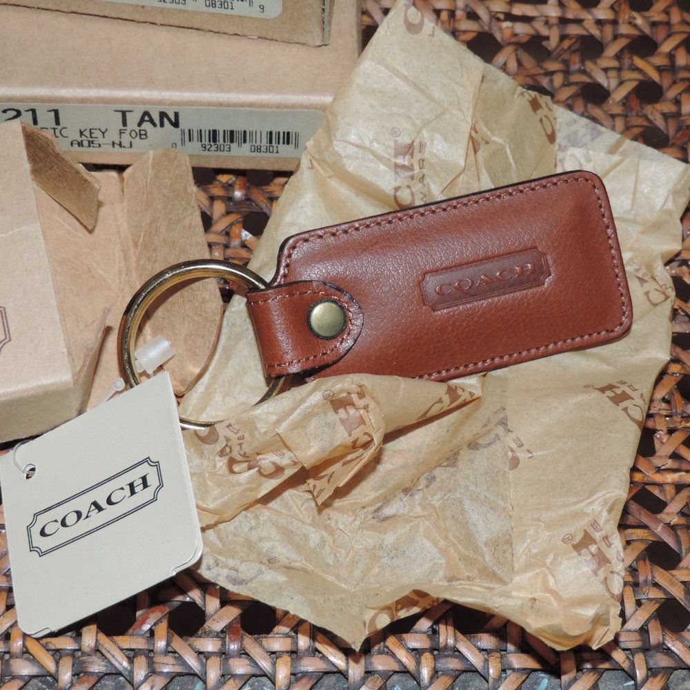 NEW COACH VINTAGE British Tan BROWN LEATHER KEY RING FOB NIB Box & Coach Tissue